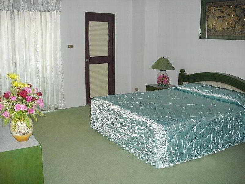 Chiangmai Ratanakosin Hotel Chiang Mai Exteriör bild
